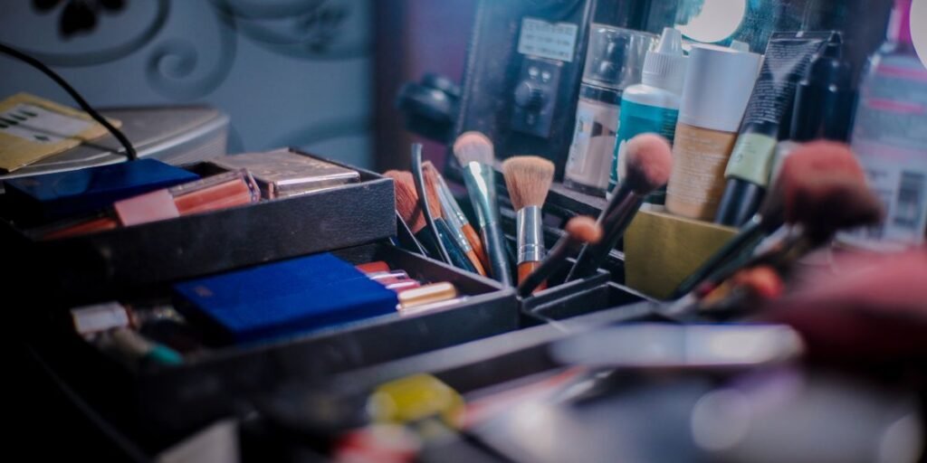How to Build a Makeup Kit for Beginners How to Build a Makeup Kit for Beginners