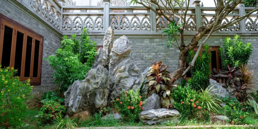 What Are the Best Garden Designs for Sloped Spaces? What Are the Best Garden Designs for Sloped Spaces?
