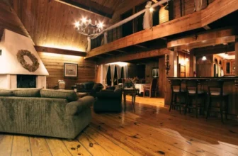 How Can You Maximize Space in a Small Living Room?