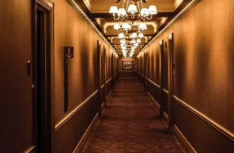 Using Light and Shadow to Sculpt Interior Spaces
