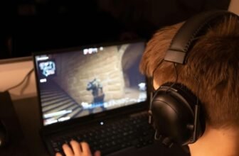 How Does the Refresh Rate of a Gaming Laptop Affect Gameplay?